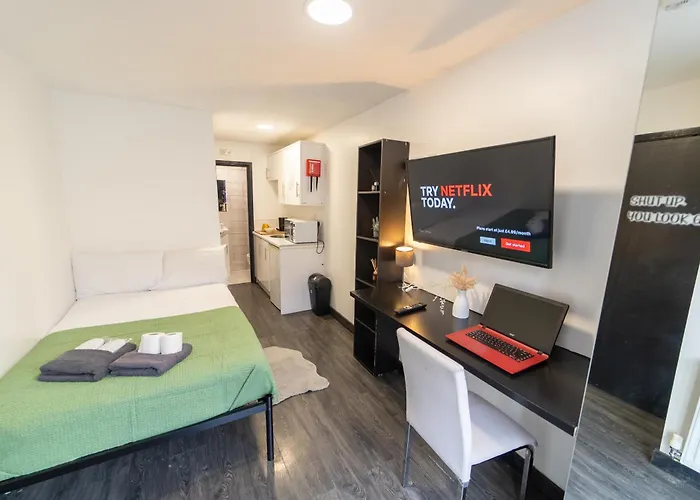 Stay Sa Spacious Studios Next To Uob And 10Min To The City!